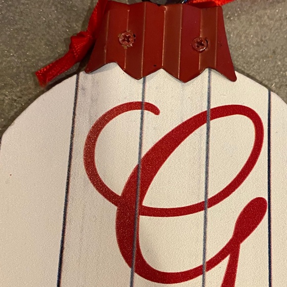 New G monogram round rustic ornament - Picture 3 of 3